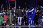 Farhan Akhtar, Geeta Kapoor, Riteish Deshmukh on the sets of India_s Dancing Superstars in Filmcity, Mumbai on 24th June 2013 (38).JPG